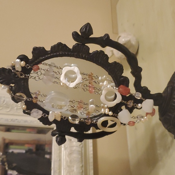 Gorgeous flower necklace - Picture 4 of 5